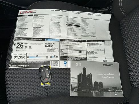 Certified 2022 GMC Terrain SLE w/ Driver Convenience Package image 4
