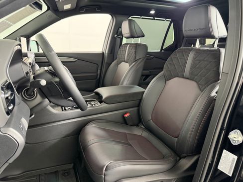 Used 2026 Honda Pilot Black Edition image 4