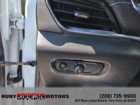 Used 2022 Chevrolet Traverse LT AWD/4WD image 14