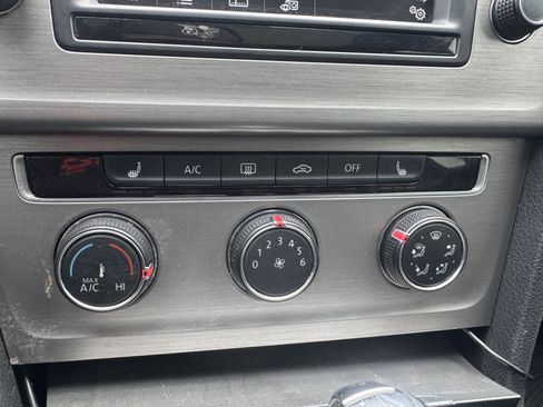 Used 2016 Volkswagen Golf SE w/ Lighting Package image 26