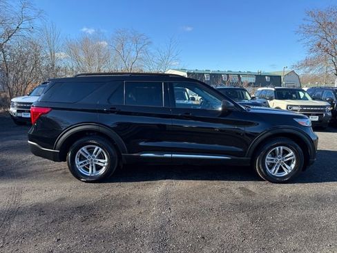 Used 2022 Ford Explorer XLT w/ Equipment Group 202A image 5