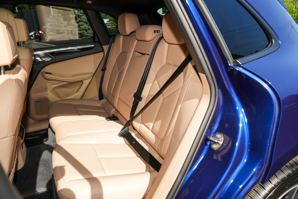 Certified 2026 Porsche Macan AWD/4WD image 34