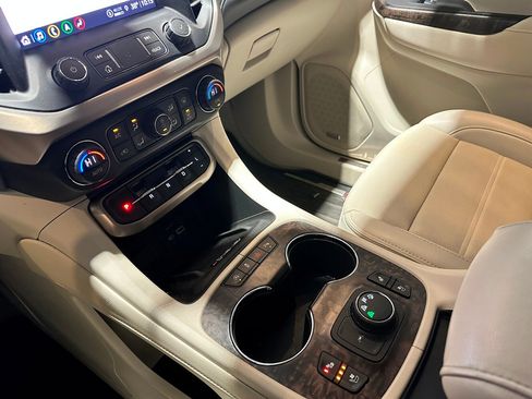 Used 2021 GMC Acadia Denali image 11