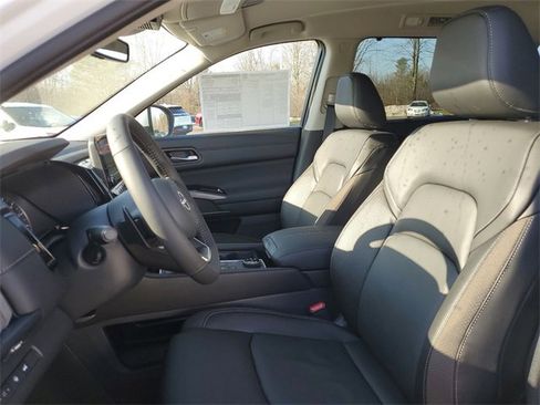New 2025 Nissan Pathfinder SL image 5