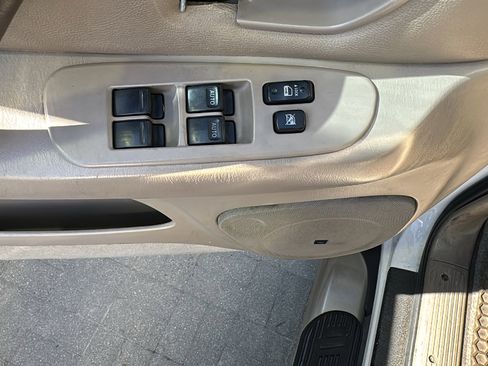 Used 2005 Toyota Sequoia SR5 image 10