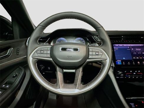 New 2025 Jeep Grand Cherokee Limited w/ Luxury Tech Group II image 7