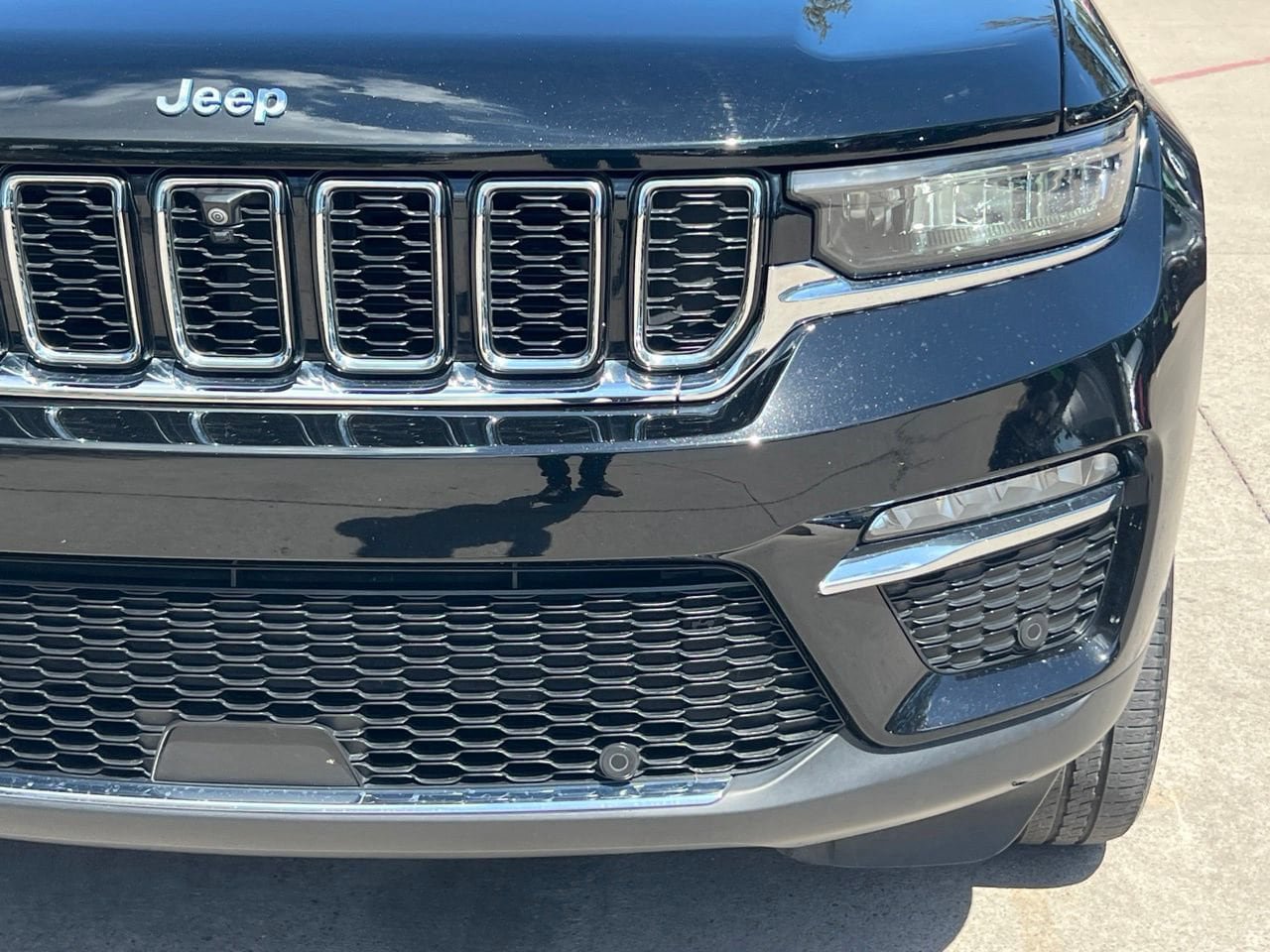 Used 2023 Jeep Grand Cherokee 4WD 4xe w/ Luxury Tech Group II image 9