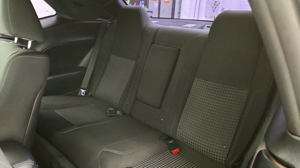 Used 2015 Dodge Challenger SXT RWD image 18