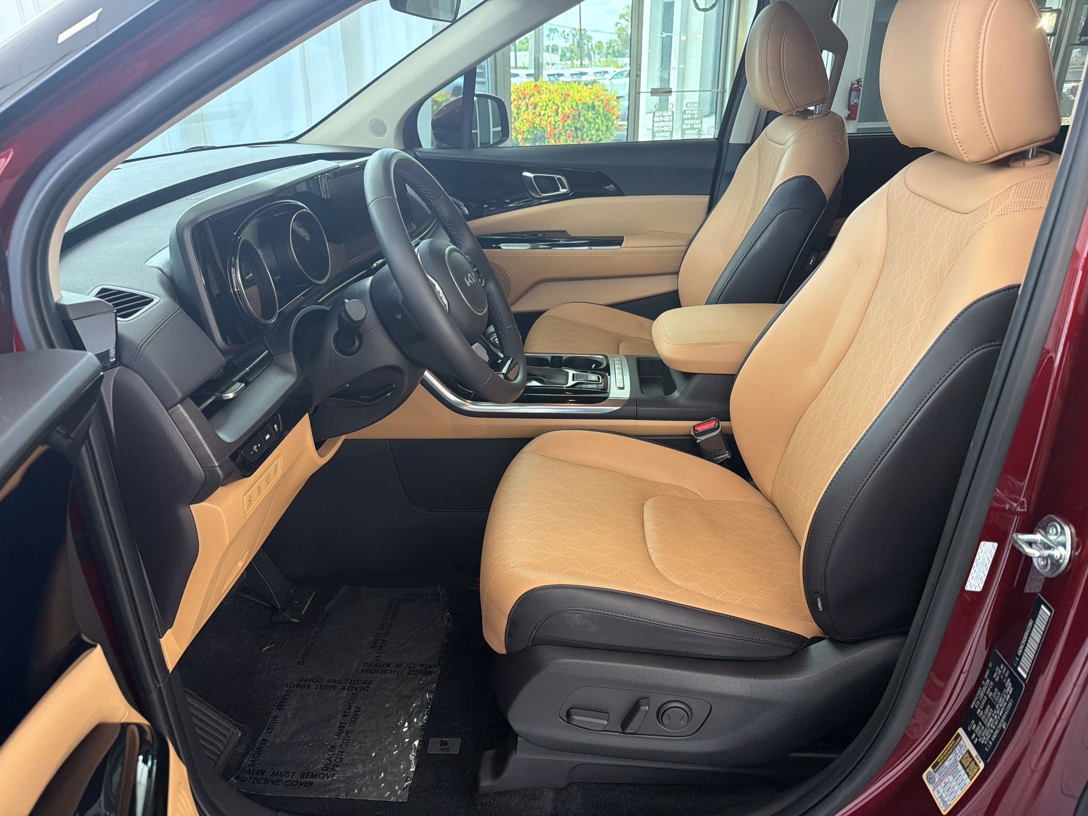 Used 2024 Kia Carnival EX FWD image 5