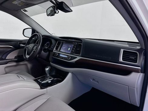 Used 2015 Toyota Highlander Limited image 32