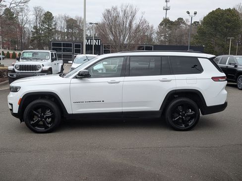 Used 2023 Jeep Grand Cherokee L Laredo image 8