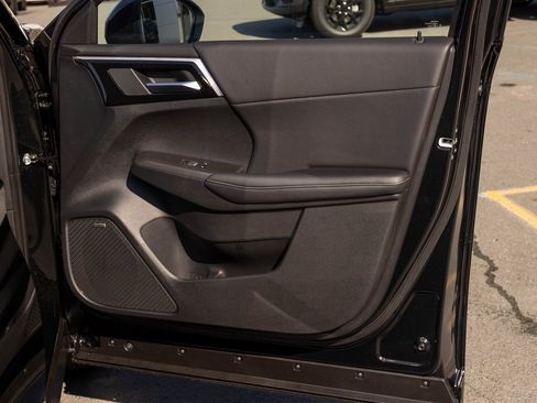 Used 2025 Mitsubishi Outlander SE image 15