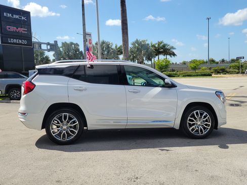 Used 2024 GMC Terrain Denali w/ Denali Premium Package image 4