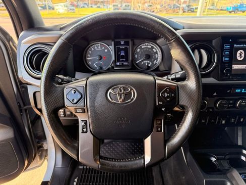 Used 2019 Toyota Tacoma TRD Off-Road AWD/4WD image 13