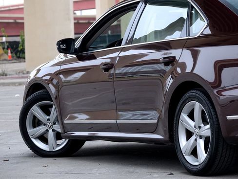 Used 2013 Volkswagen Passat TDI SEL Premium image 32