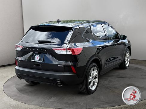 Used 2021 Ford Escape SE w/ SE Sport Appearance Package AWD/4WD image 7