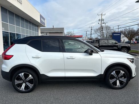 Used 2023 Volvo XC40 Recharge Plus image 5