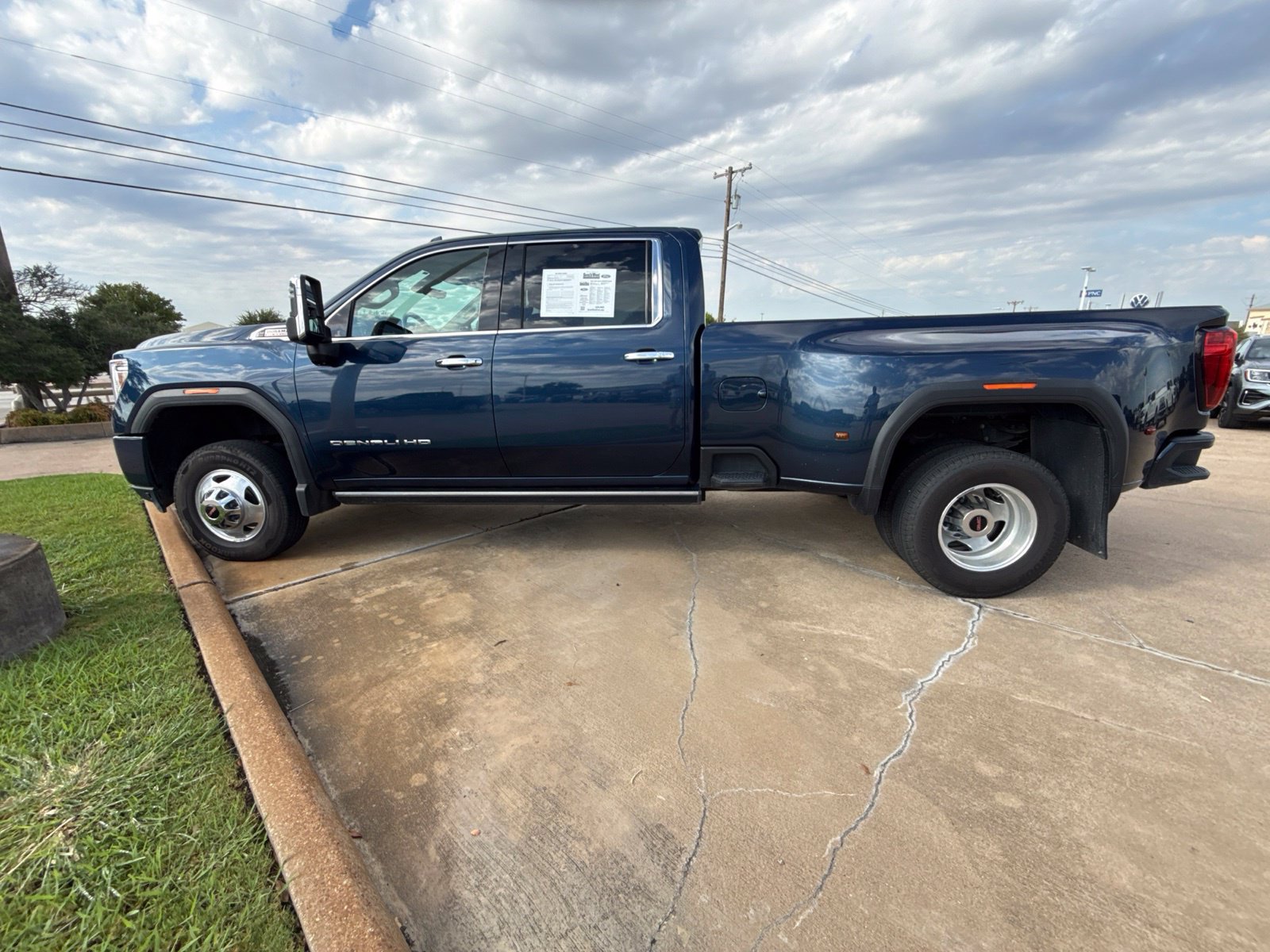 Used 2022 GMC Sierra 3500 Denali w/ Denali Ultimate Package AWD/4WD image 4