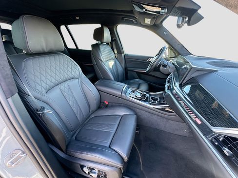 Used 2025 BMW X7 M60i w/ Executive Package image 34