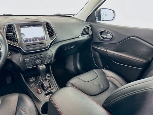 Used 2019 Jeep Cherokee Trailhawk image 24