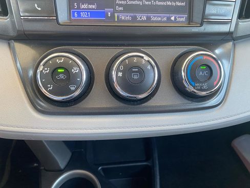 Used 2014 Toyota RAV4 LE FWD image 17