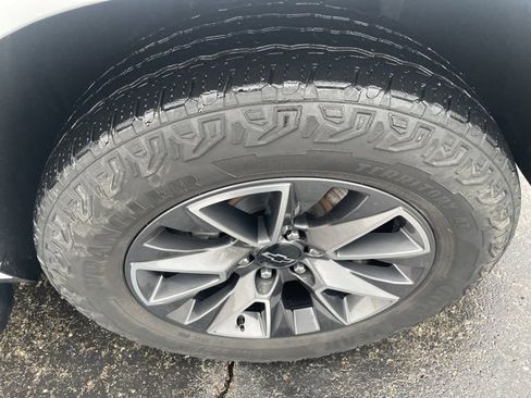 Used 2023 Chevrolet Suburban Z71 image 10