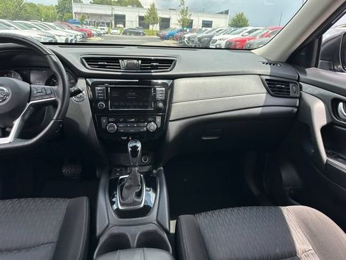 Used 2020 Nissan Rogue SV w/ Premium Package FWD image 13