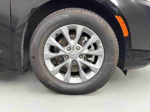 Used 2026 Chrysler Pacifica Limited FWD image 35