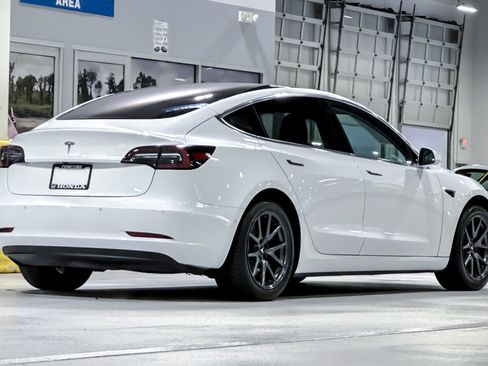 Used 2018 Tesla Model 3 Long Range RWD image 9