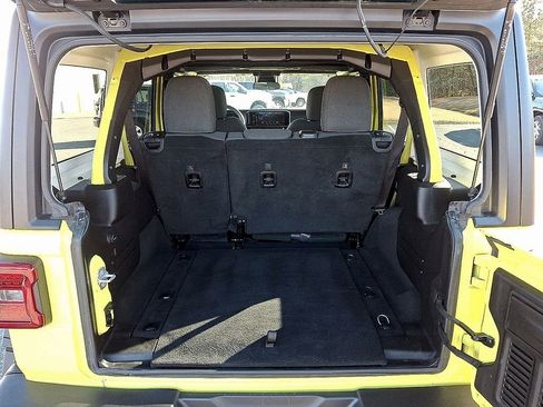Used 2024 Jeep Wrangler Unlimited Rubicon AWD/4WD image 28