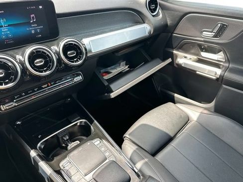 Used 2022 Mercedes-Benz GLB 250 4MATIC image 32