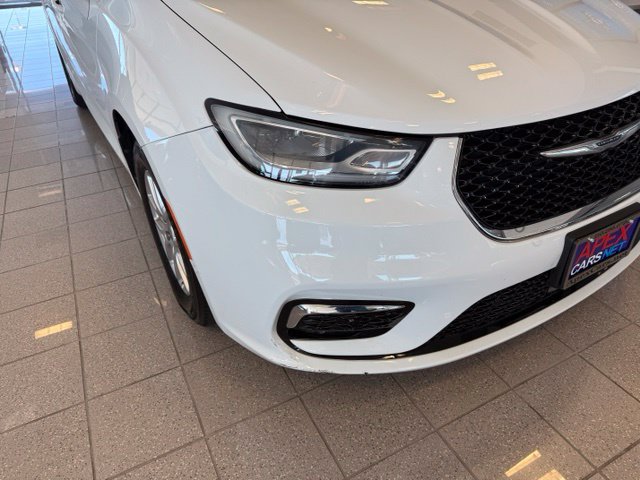 Used 2022 Chrysler Pacifica Touring-L w/ Uconnect Theater Family Group FWD image 9