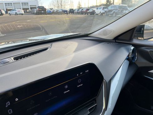 Used 2025 Chevrolet Trax LT image 33