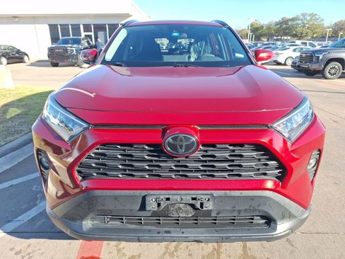 Used 2020 Toyota RAV4 XLE image 9