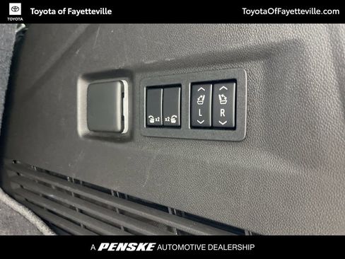 Used 2021 Chevrolet Tahoe Z71 w/ Luxury Package image 11