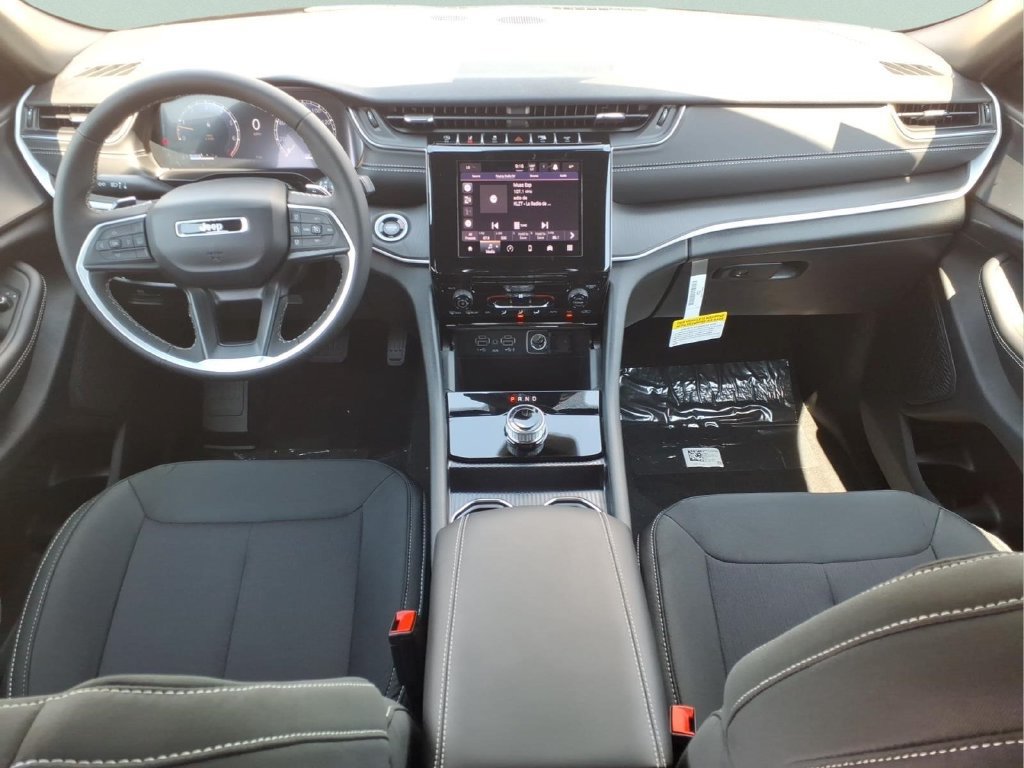 New 2026 Jeep Grand Cherokee Laredo AWD/4WD image 11