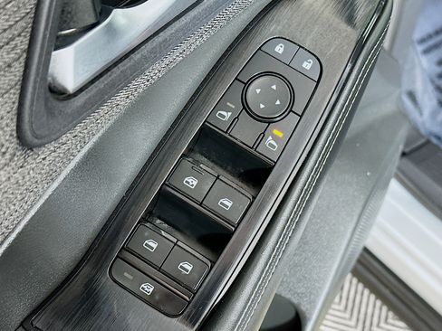 Used 2023 Nissan Rogue SV image 17