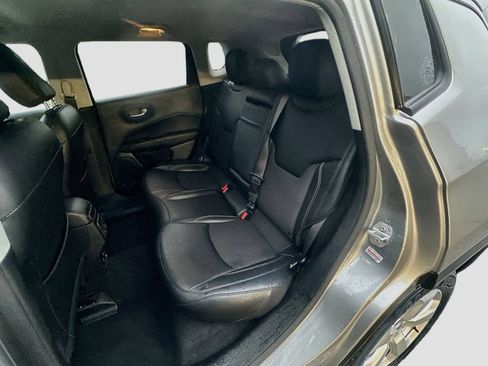 Used 2019 Jeep Compass Latitude w/ Popular Equipment Group FWD image 18