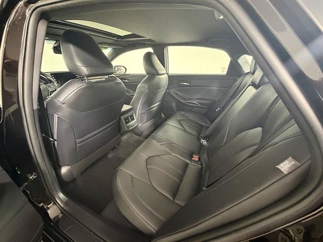 Used 2019 Toyota Avalon XLE w/ Moonroof Package FWD image 11