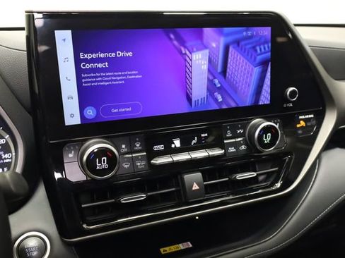 Used 2024 Toyota Highlander XLE image 16