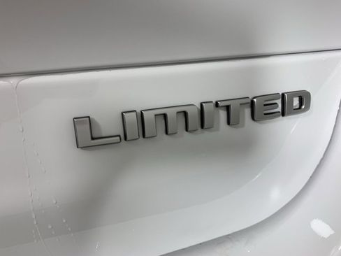 New 2025 Jeep Grand Cherokee L Limited image 10