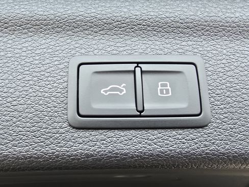 New 2025 Audi Q3 2.0T Premium image 16