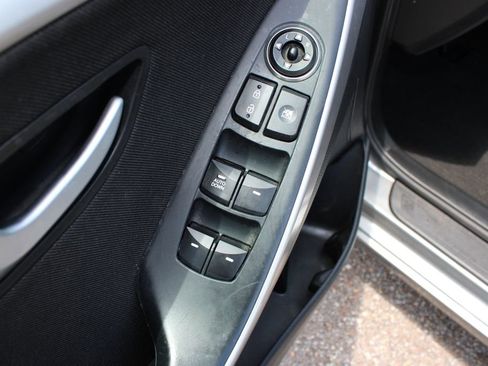 Used 2016 Hyundai Elantra GT FWD image 12
