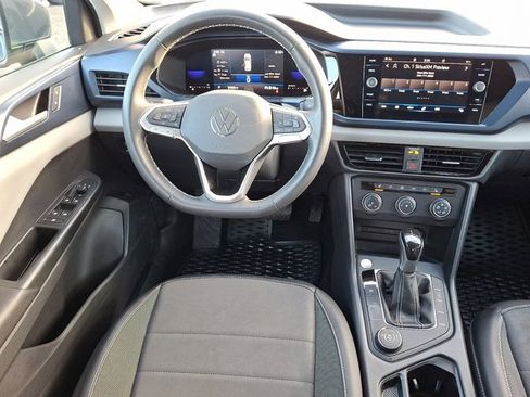 Certified 2022 Volkswagen Taos SE image 16