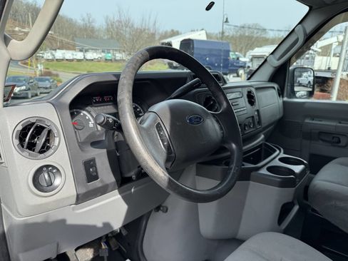 Used 2014 Ford E-250 and Econoline 250 w/ Power Group image 16
