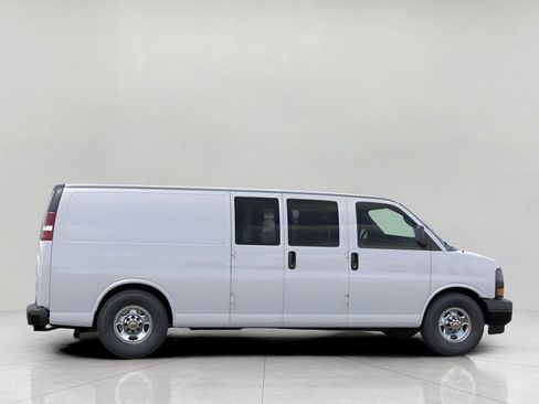 New 2026 Chevrolet Express 3500 Extended RWD image 5