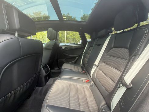 Used 2024 Porsche Macan AWD/4WD image 24
