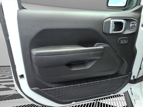 Certified 2023 Jeep Wrangler Unlimited w/ Sun & Screen Package AWD/4WD image 16