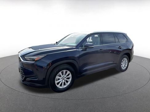 Used 2025 Toyota Grand Highlander FWD image 8