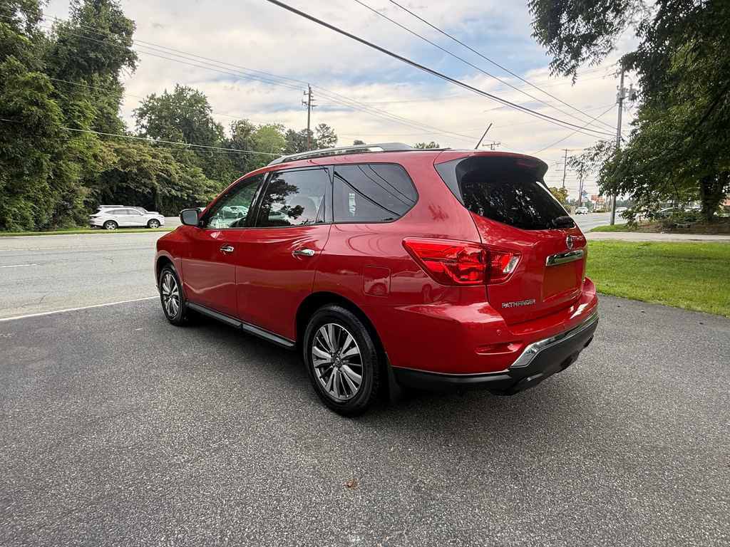 Used 2018 Nissan Pathfinder SV w/ Cargo Package FWD image 4